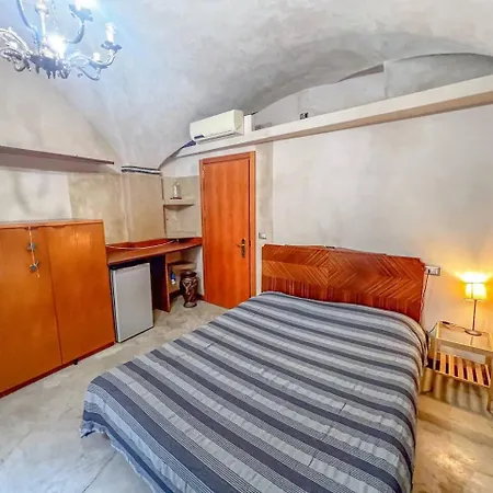 Lovingenoa - Red One Passion Lejlighed *