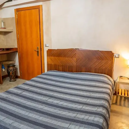 Apartment Lovingenoa Red One Passion